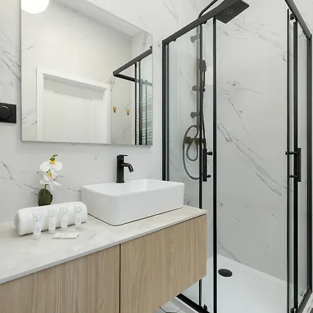 Comfortable With A Desk In The Center Of Near Spodek By Renters Apartmán *
